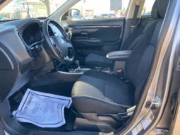 
										2019 Mitsubishi Outlander full									