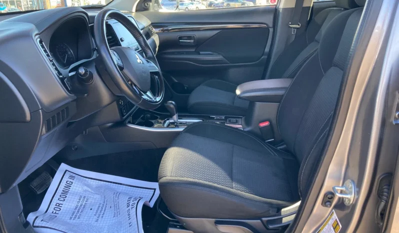 
								2019 Mitsubishi Outlander full									