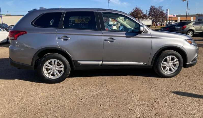 
								2019 Mitsubishi Outlander full									