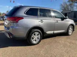 
										2019 Mitsubishi Outlander full									