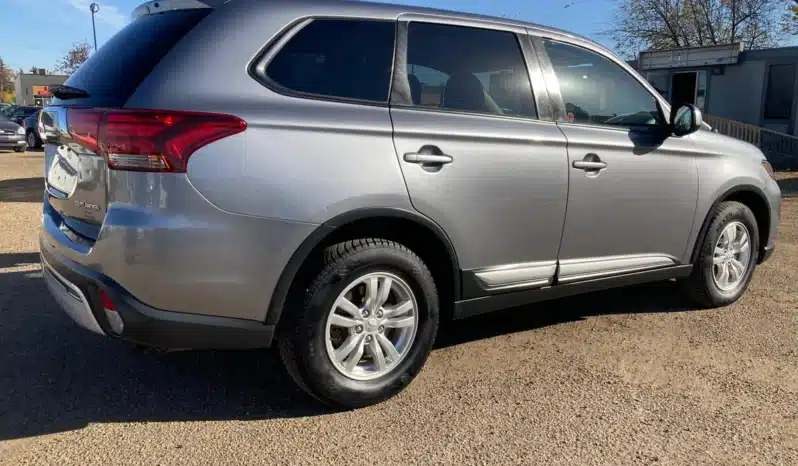 
								2019 Mitsubishi Outlander full									