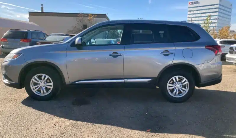 
								2019 Mitsubishi Outlander full									
