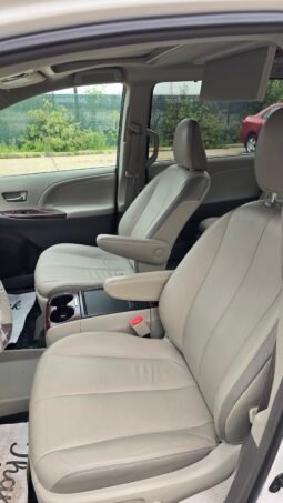 
										2013 Toyota Sienna Limited full									